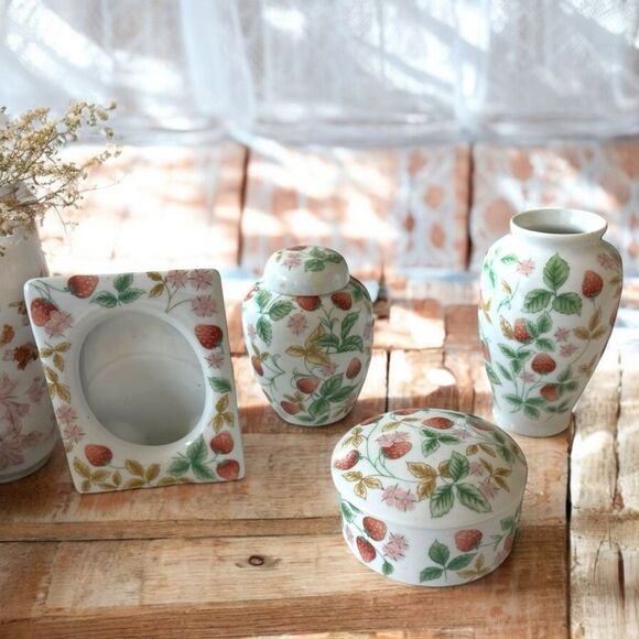 Vintage Other - Vintage Strawberry Leaf porcelain 4 pc set jars vase photo frame cottagecore